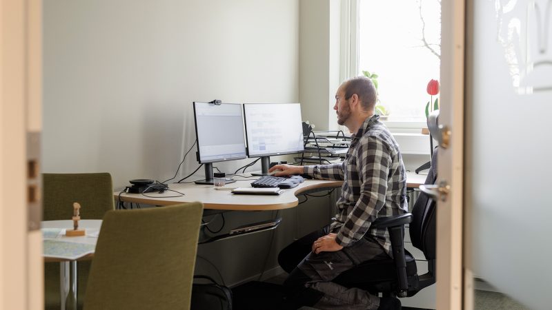 Bilden visar Ett av sju kontorsrum.