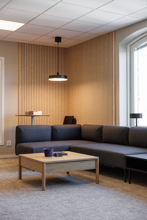 Bilden visar en en inbjudande mötesplats på Rådeks kontor.